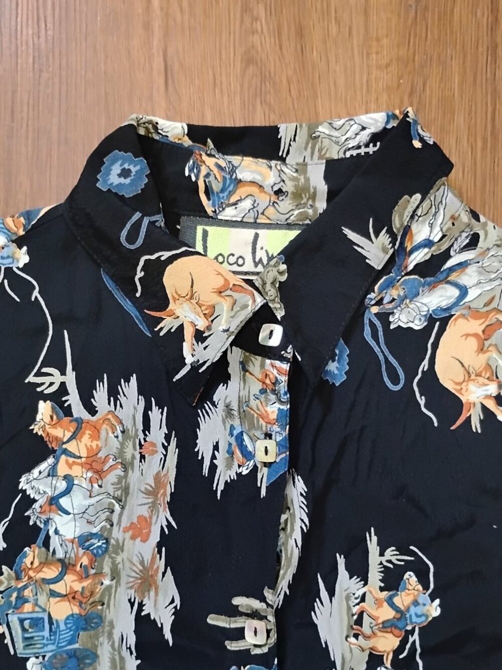 Vintage Loco Lindo Cowboy Wild West Wagon Horses Rayon button Shirt
